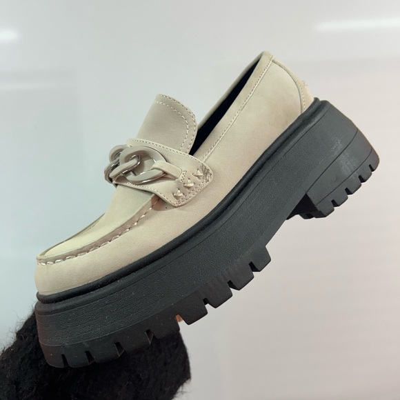 Call It Spring Chunky Platform Cream Loafer with Chain Accent Woman Size 7 - Picture 3 of 7